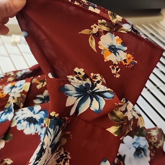 Signature STUDIO Floral Maroom Sheer Bell Sleeve Ruffled Top Large - Picture 4 of 7